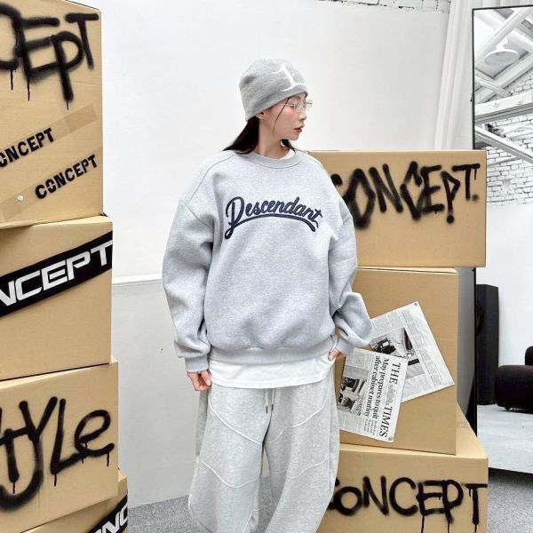 Descendat草寫貼布繡刷毛大學Tee 