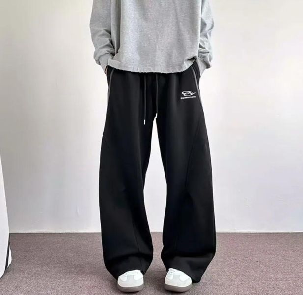 刺繡LOGO解構線條撞色直筒長褲 