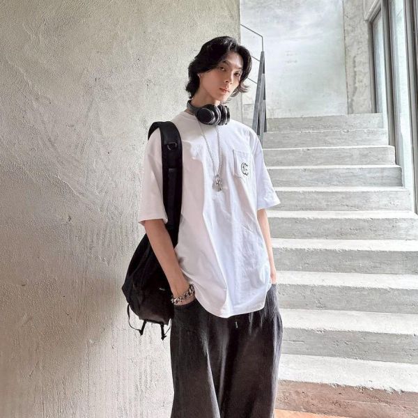 哥德字刺繡口袋短Tee 