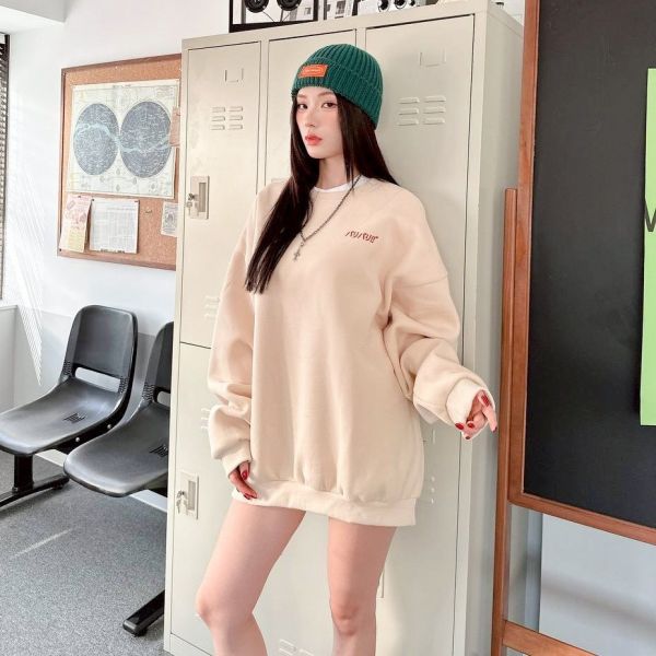 日系零食刺繡刷毛大學Tee 