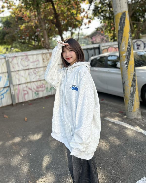 現貨【牛奶暖絨】泡泡英字手指牛奶絨帽Tee 