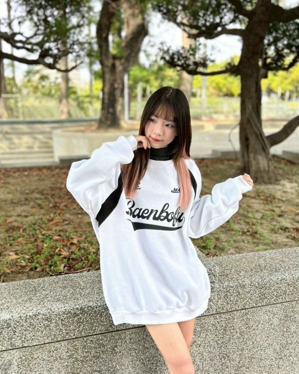 【現貨+預購】Baenbolu美式拼接印花刷毛大學Tee 