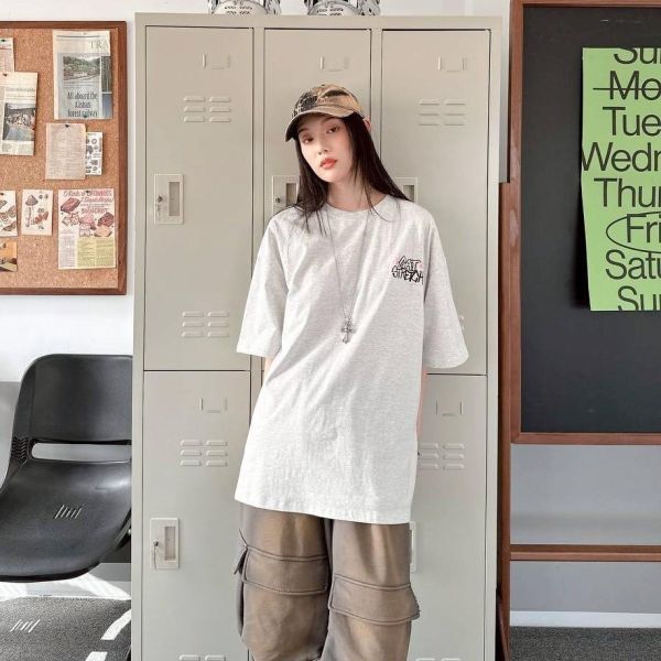 【現貨】貓咪伸展塗鴉感印花短Tee 