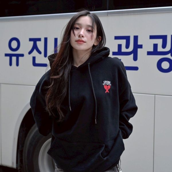 刺繡跳色愛心刷毛帽Tee 