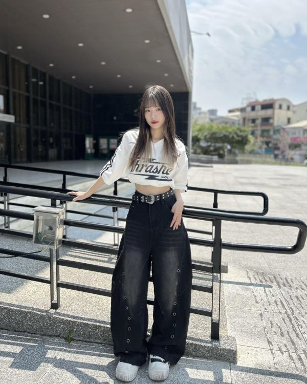 現貨【比例必殺技】金屬鏤空洞洞彎刀褲 