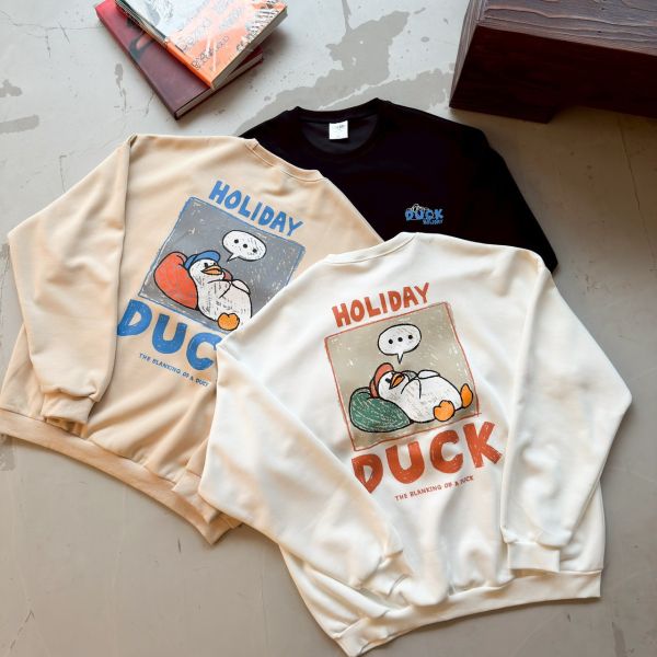 【預購】HOLIDAY DUCK懶散鴨插畫大學Tee 