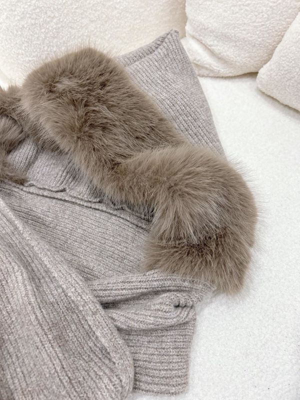 【秋冬新品預購】狐狸毛連帽圍巾 