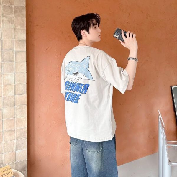 【現貨】DINNER TIME 鯊魚插畫印花短Tee 