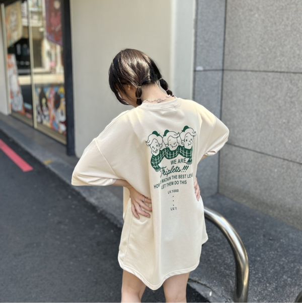 【現貨】圍巾小男孩插圖Tee 