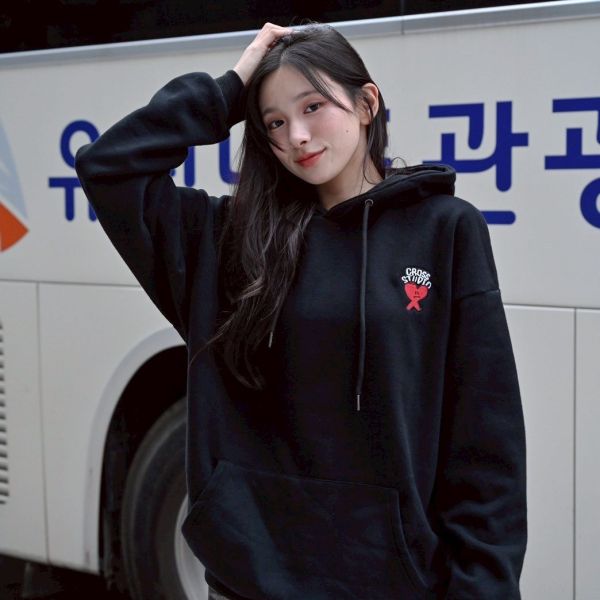 刺繡跳色愛心刷毛帽Tee 