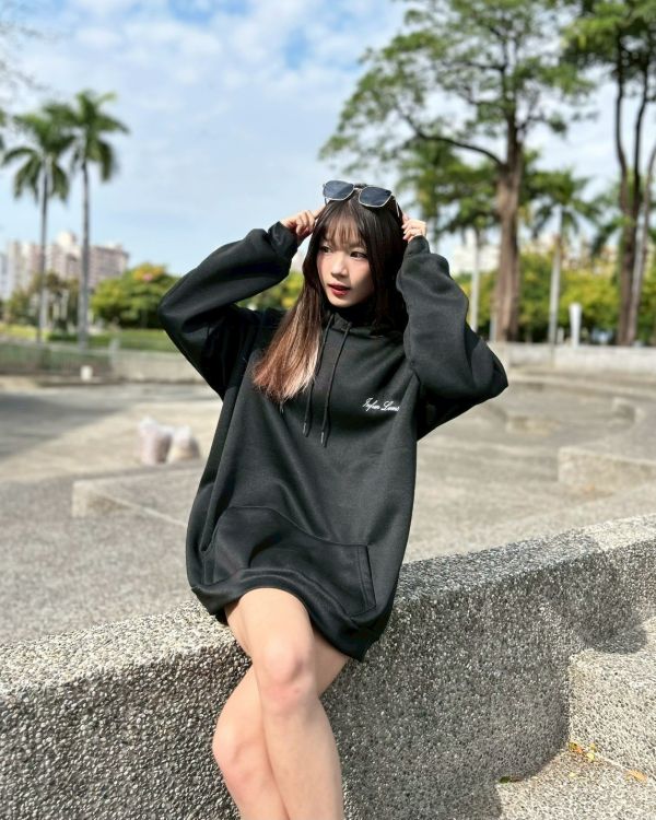 【現貨】INFUNLEMS英字刷毛帽Tee 