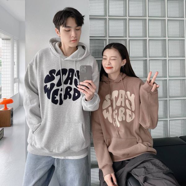 【現貨】毛巾繡STAY WEIRD刷毛帽Tee 