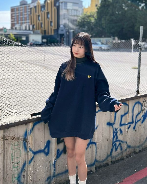 【現貨】愛心笑臉刺繡刷毛大學Tee 