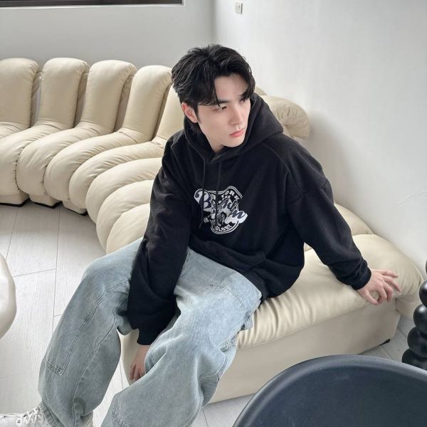 Brooklyn徽章印刷毛帽Tee 