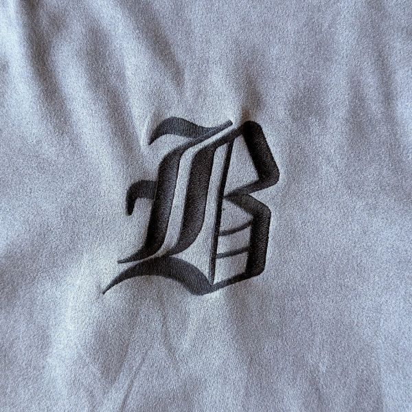 【預購】The Bad News Gimes刺繡哥德字麂皮Tee 