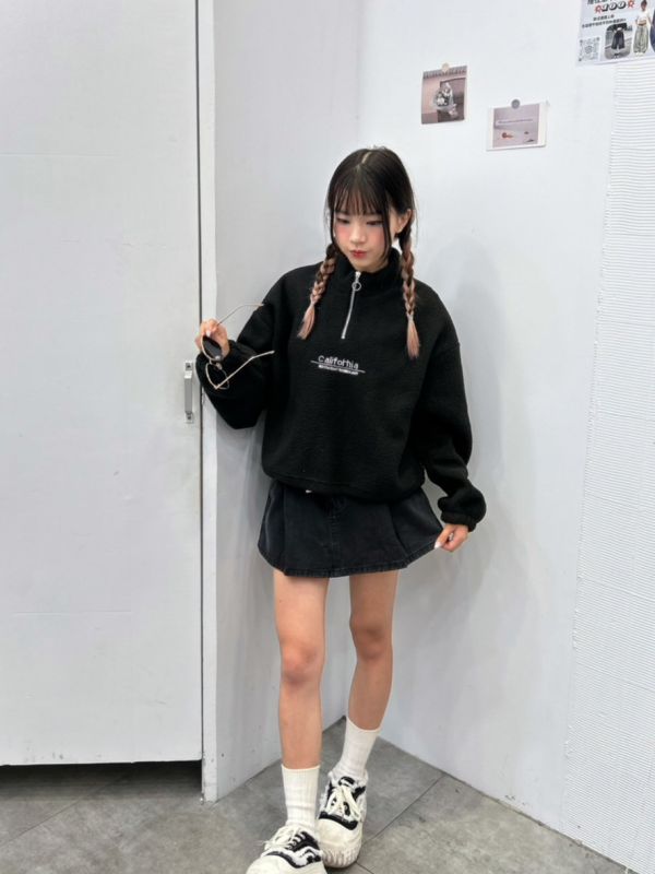 【現貨】QQ羊羔毛半拉鍊短版上衣 