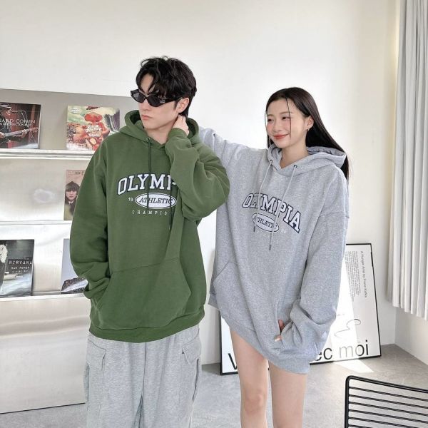 OLYMPIA貼布繡刷毛帽Tee 