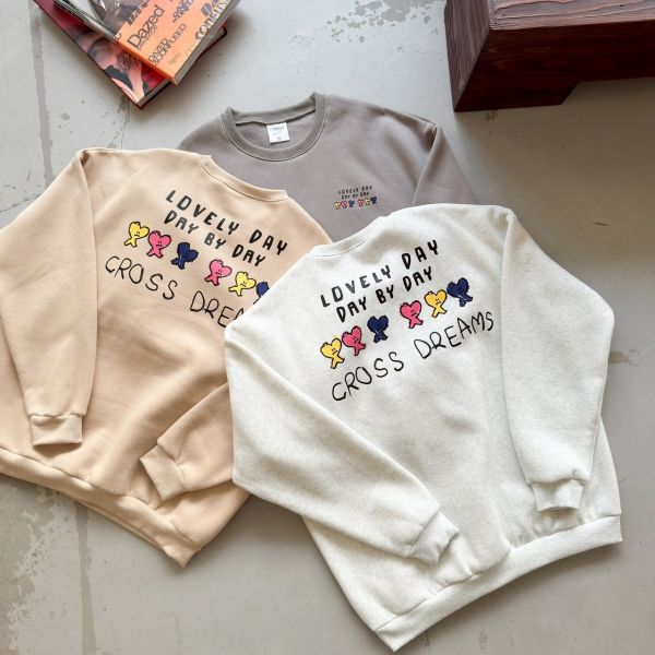 【現貨+預購】CROSS DREAMS愛心排列印花大學Tee 