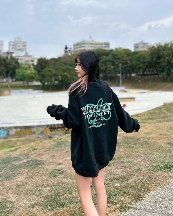 【現貨】HEYDAY發泡花朵刷毛大學Tee 