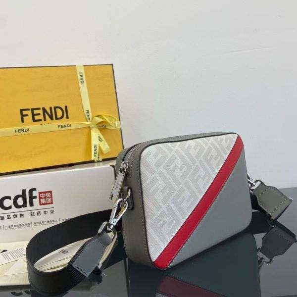 Fendi芬迪 經典復古相機包 