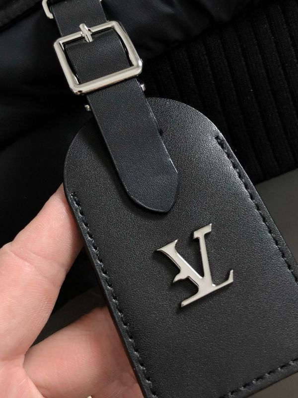 黑色拼接面料融合真皮皮牌設計 