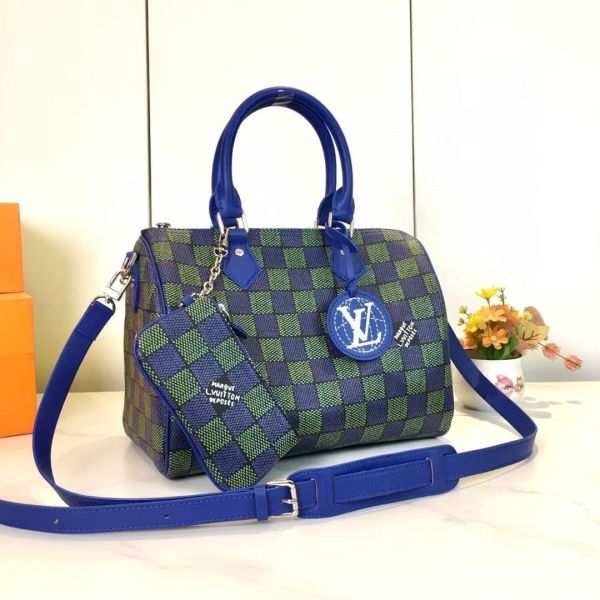 標誌性造的型與經典的 Monogram帆布 