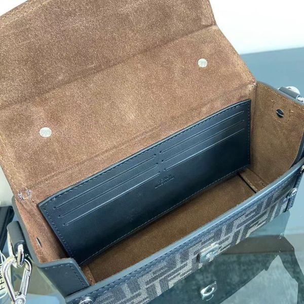 Fendi芬迪.Baguette Soft Trunk手袋 