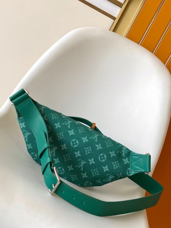 最新款本款 Rush 腰包取材 