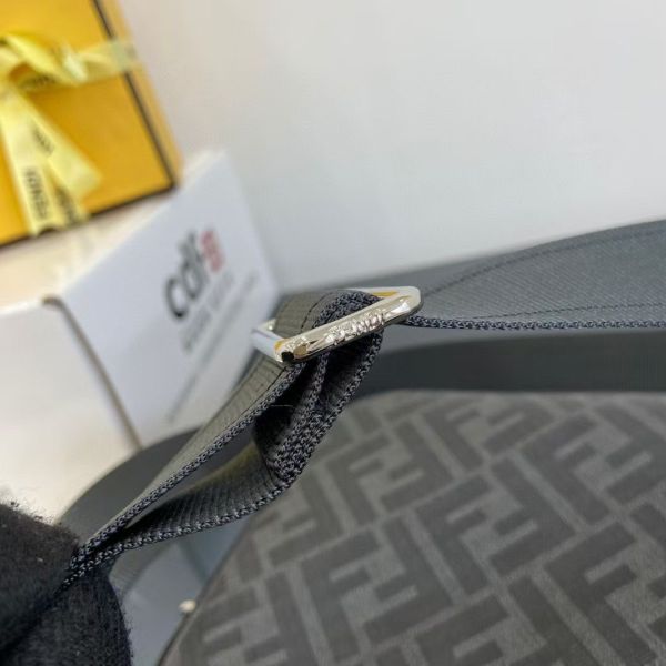 Fendi芬迪 經典復古相機包 