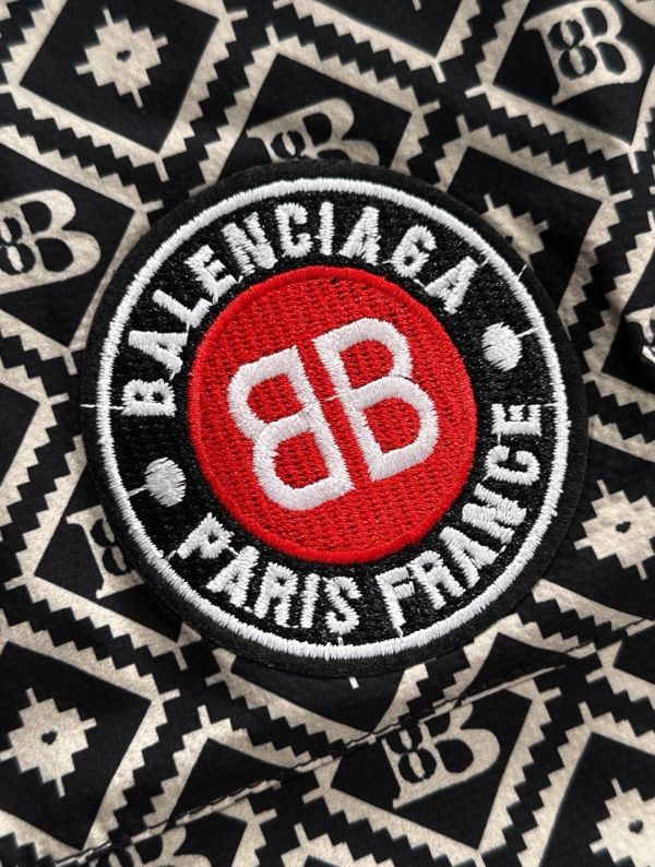 巴黎世家 早春2025最新款拉鍊連帽風衣夾克外套 