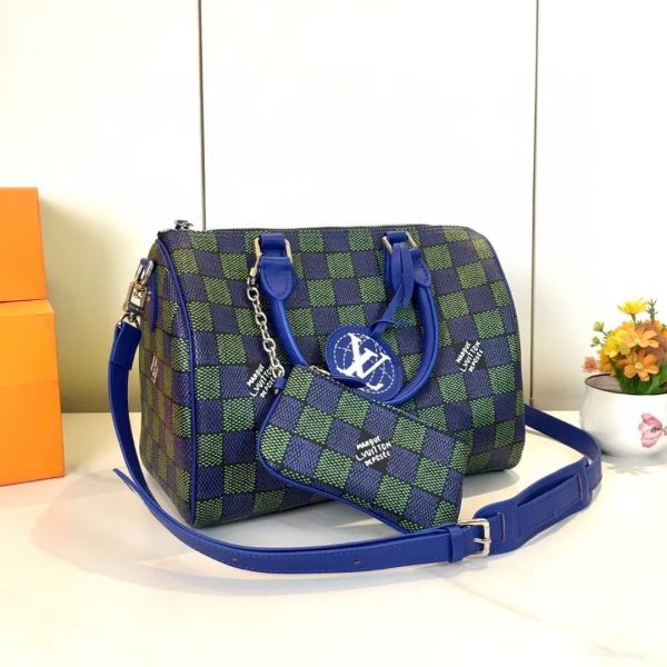 標誌性造的型與經典的 Monogram帆布 