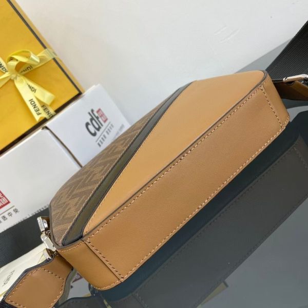 Fendi芬迪 經典復古相機包 