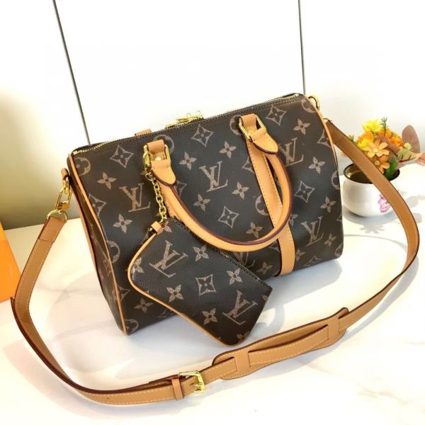 標誌性造的型與經典的 Monogram帆布 