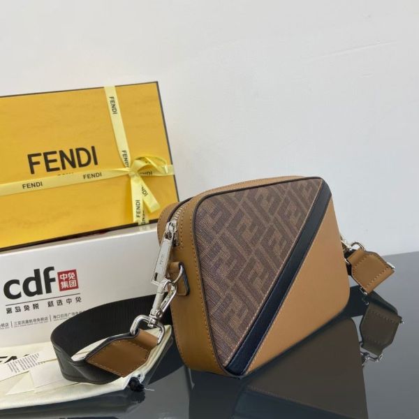 Fendi芬迪 經典復古相機包 