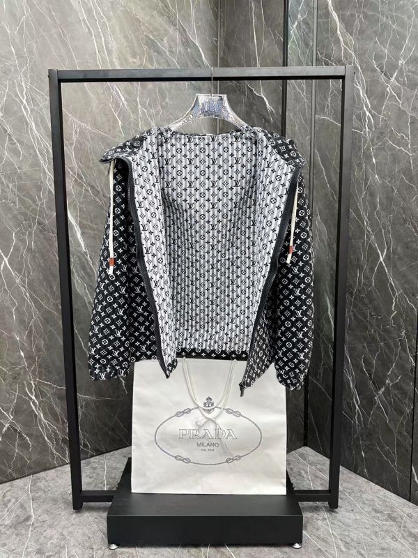 LV 官網同款，三標齊全 