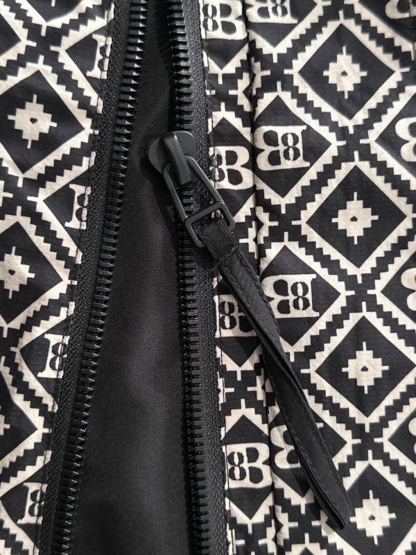 巴黎世家 早春2025最新款拉鍊連帽風衣夾克外套 