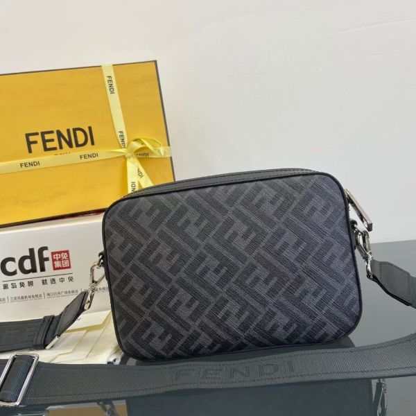 Fendi芬迪 經典復古相機包 