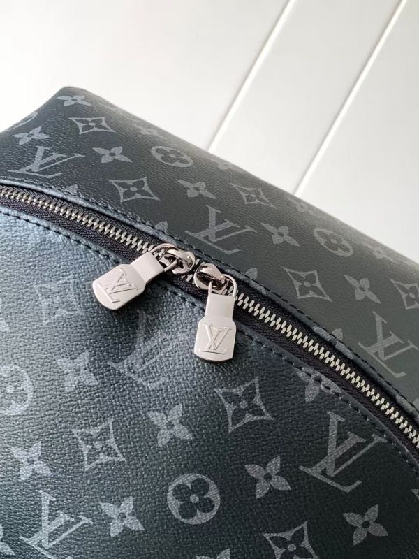 6黑花 風格休閒而精緻雙肩包 