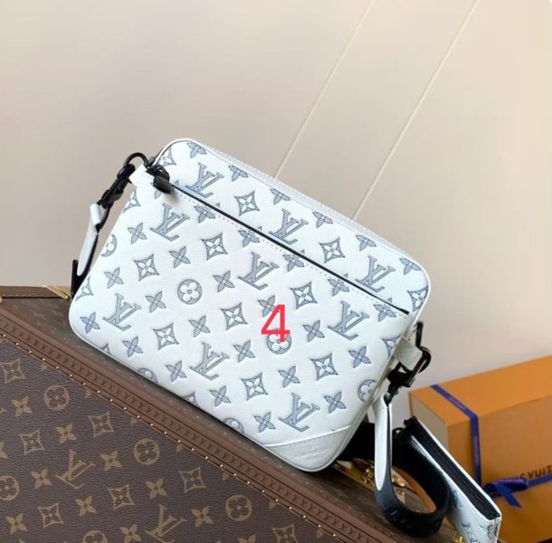 M24753藍色 本款 Trio 郵差包 