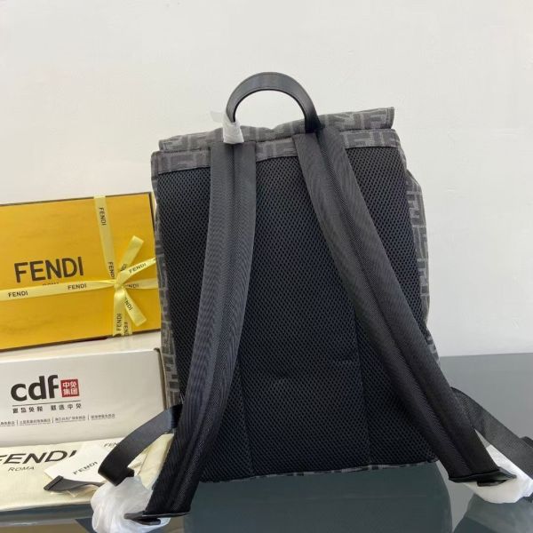 Fendi芬迪 滿Logo 系列男士雙肩背包 