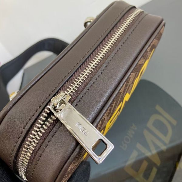 Fendi芬迪 經典復古相機包 