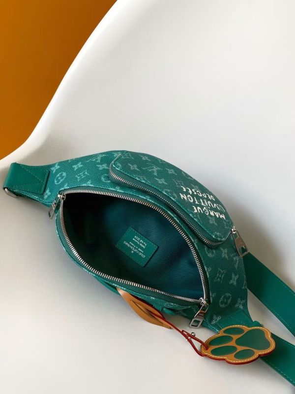 最新款本款 Rush 腰包取材 