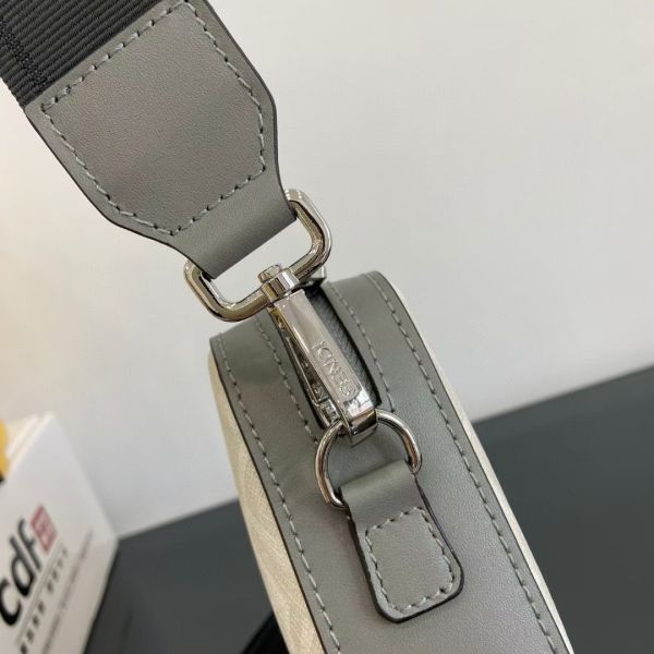 Fendi芬迪 經典復古相機包 