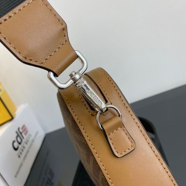 Fendi芬迪 經典復古相機包 