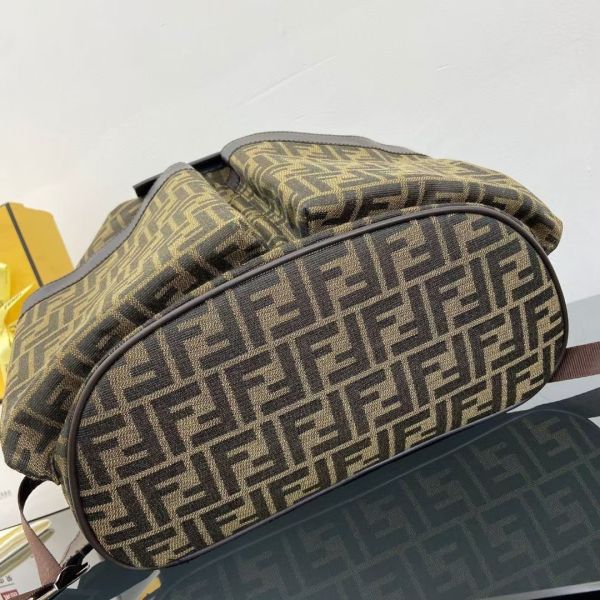 Fendi芬迪 滿Logo 系列男士雙肩背包 