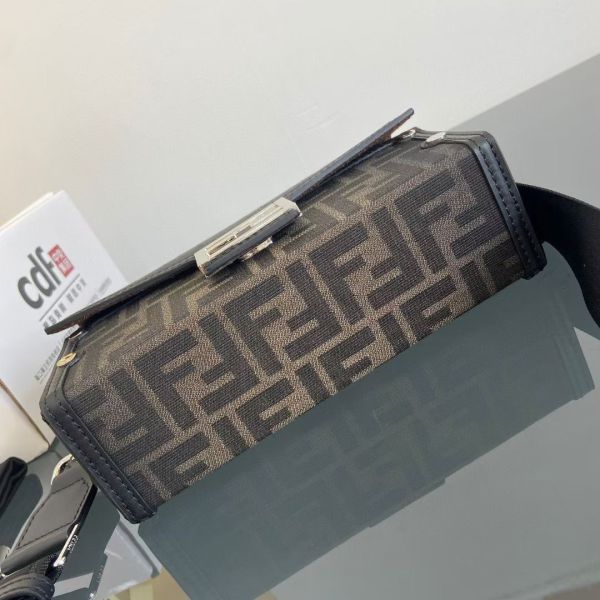 Fendi芬迪.Baguette Soft Trunk手袋 