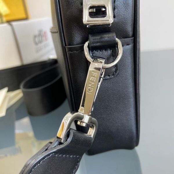 Fendi芬迪 經典復古相機包 