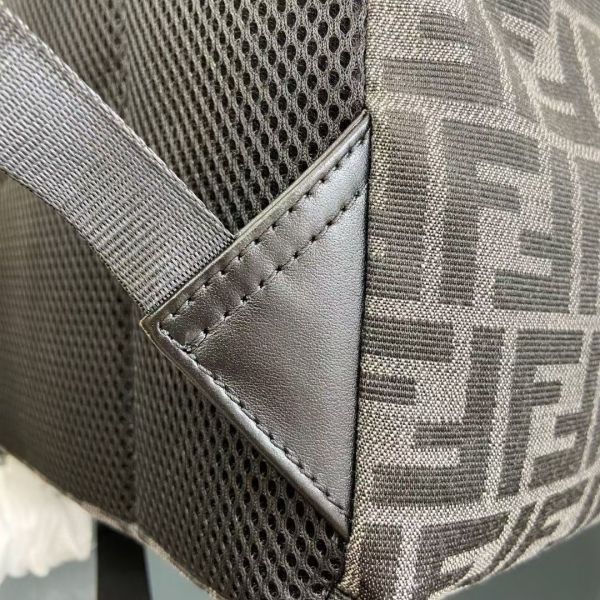 Fendi芬迪 滿Logo 系列男士雙肩背包 