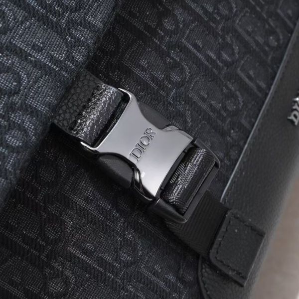 DiorExplorer手袋從經久不衰的信使包 