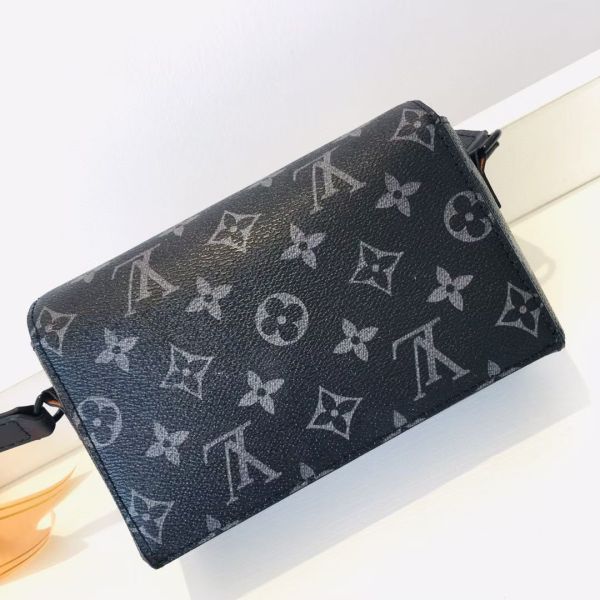 柔軟的 Monogram Taurillon 皮革 